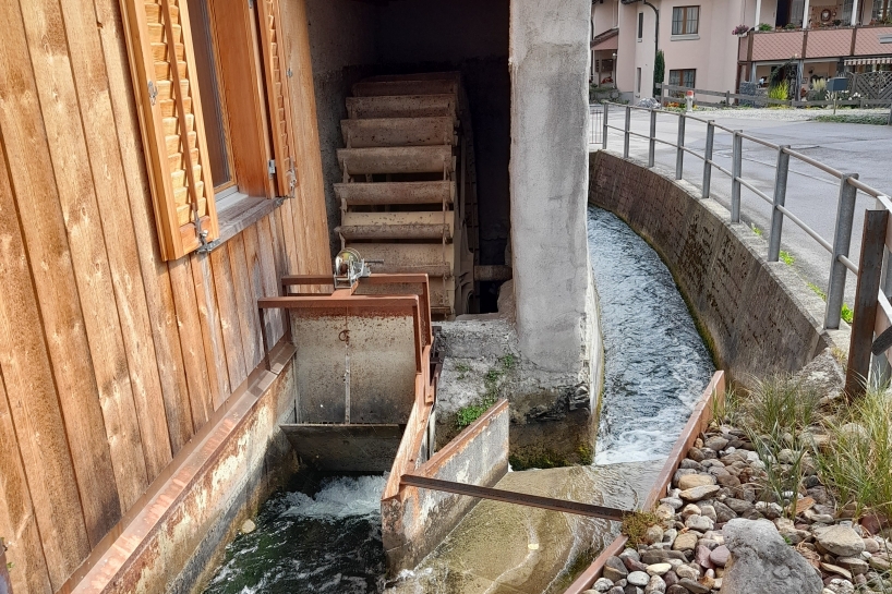 Die historischen Wasserwerke am Grabser Mühlbach konnten alle unter einer Konzession vereint werden. Mit einer Restwasserabgabe nach den heutigen Gewässerschutz-Bestimmungen ist der Betrieb auch in Zukunft gesichert. (Foto: M. Lehner, 2021)